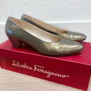 Salvatore Ferragamo | Vintage Gold Pumps Size 8